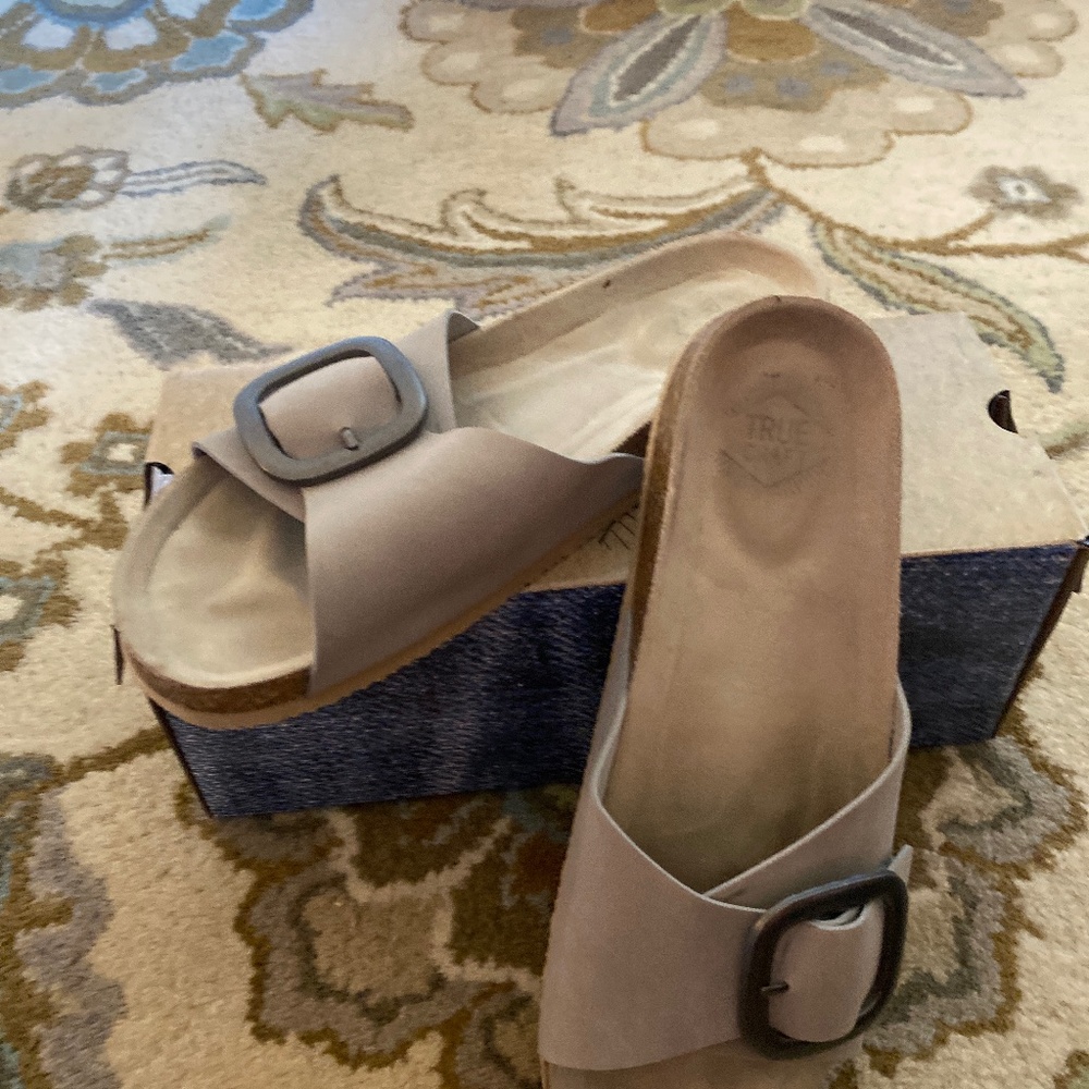 True Craft Sandals